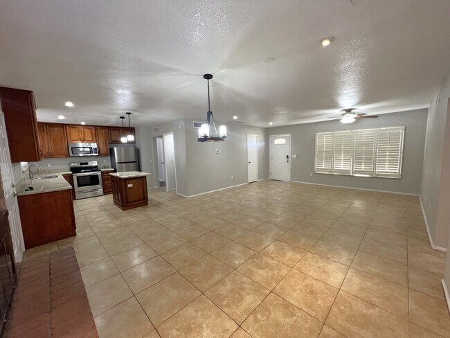 Photo - 706 W Fogal Way