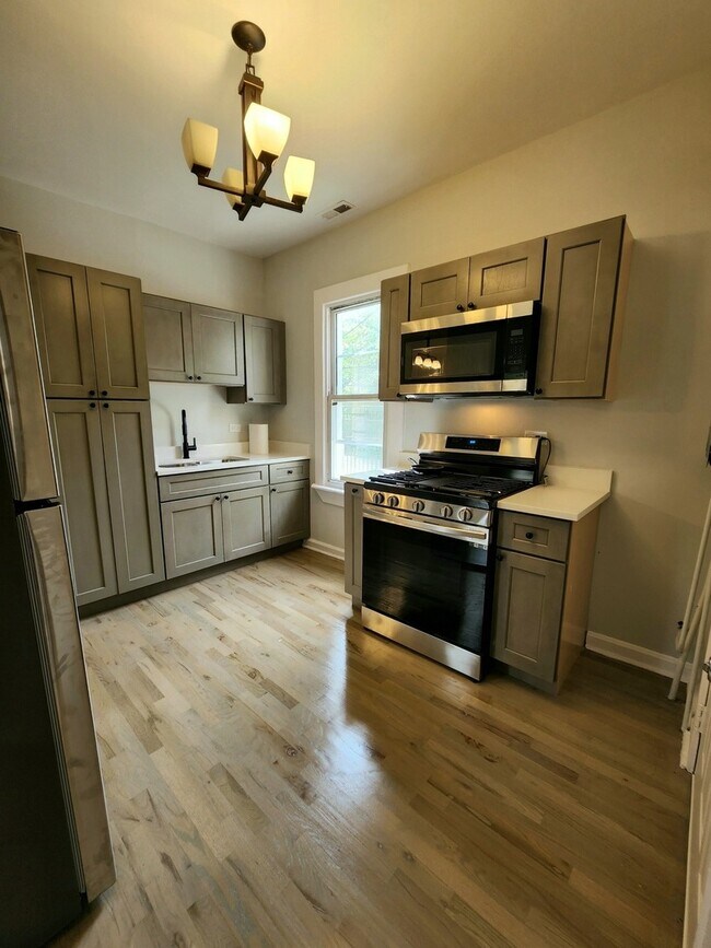 Photo - 1332 S Claremont Ave Unit 1