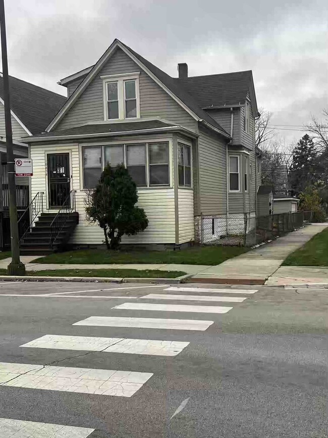 Building Photo - 10434 S Wentworth Ave