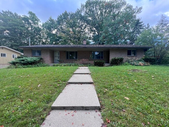 Building Photo - Two Bedroom Duplex SE Side w/ Decorative Fireplace! One Stall in Garage!