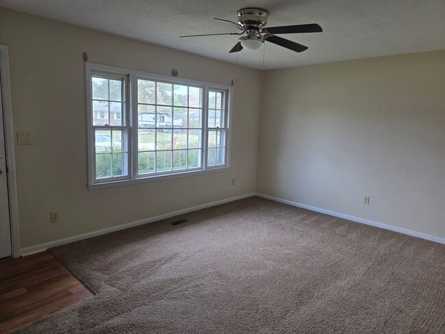 Photo - 4 Bedroom, 1.5 bath, 1 car garage, fenced in yard, under 25 dog may be permitted