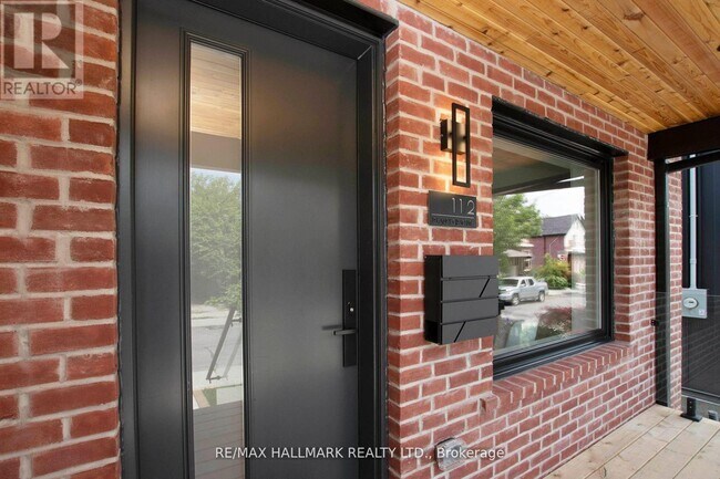 Photo - 1 1/2 DELANEY CRESCENT