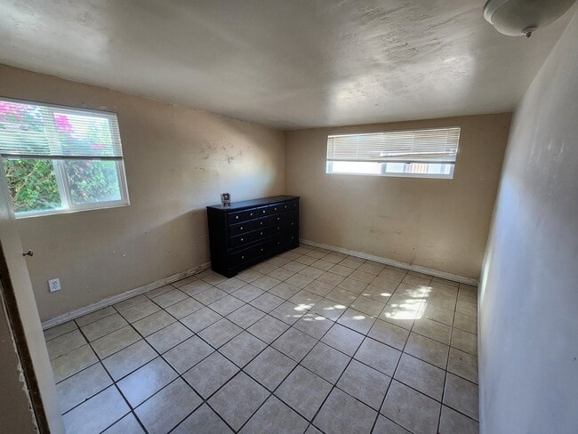 Building Photo - 3518 W Lynwood St