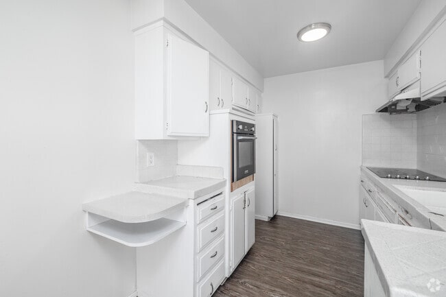 1BR, 1BA - 750SF - Kitchen