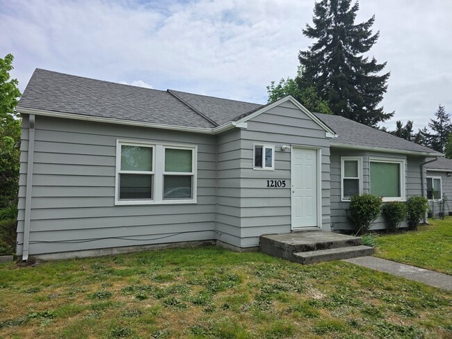 5 bedrooms available for rent in shared house. - 12105 12th Ave S