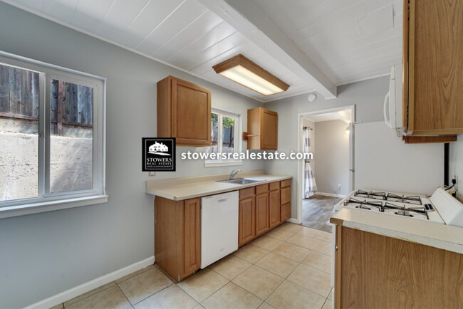 Photo - 2073 Overhill Rd