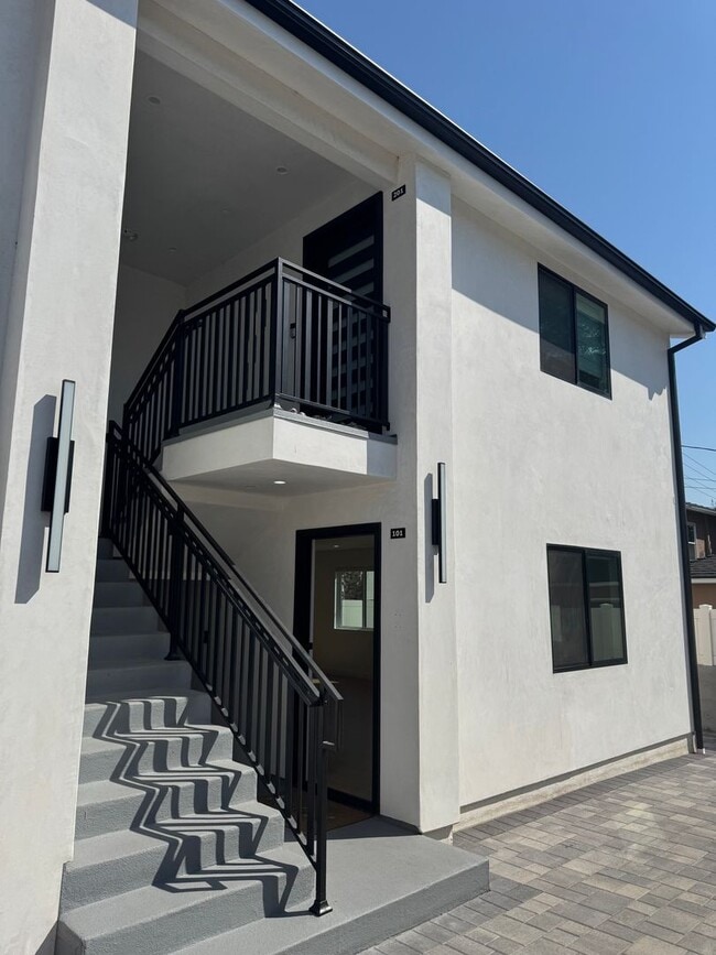 Building Photo - Spacious 1000 sq ft First-Floor Back ADU i... Rental