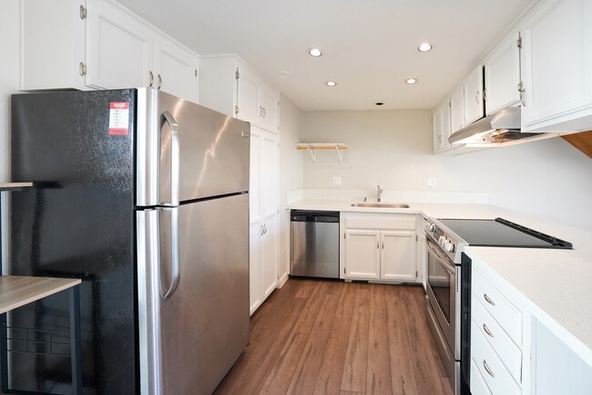 Photo - 808 B St