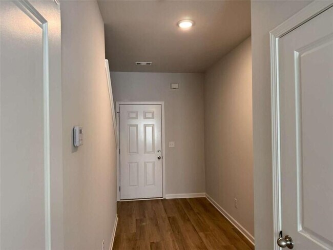 Photo - 111 Woodside Ct