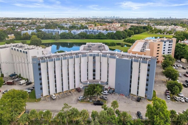 Building Photo - 9686 Fontainebleau Blvd Unit 108