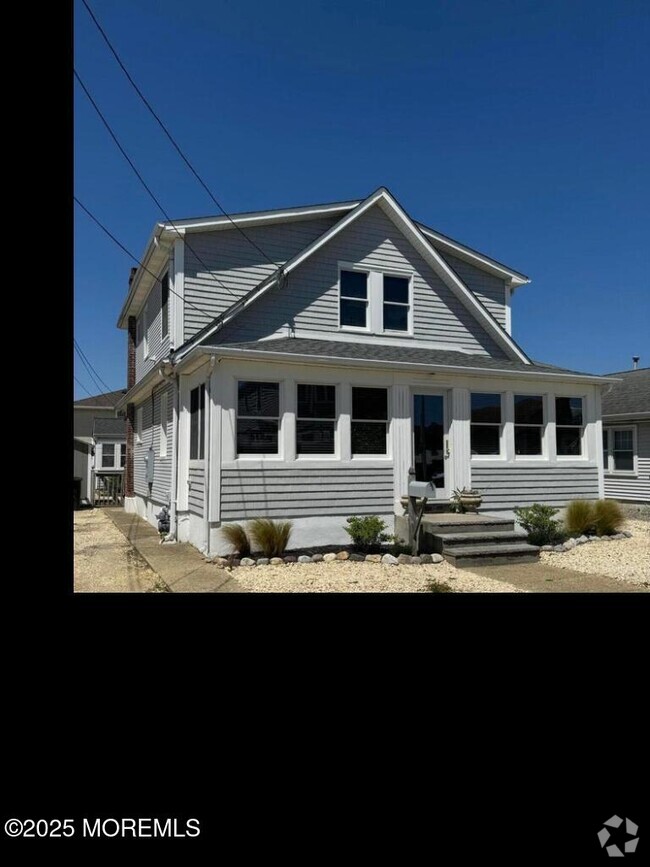 Building Photo - 107 Bond Ave Rental