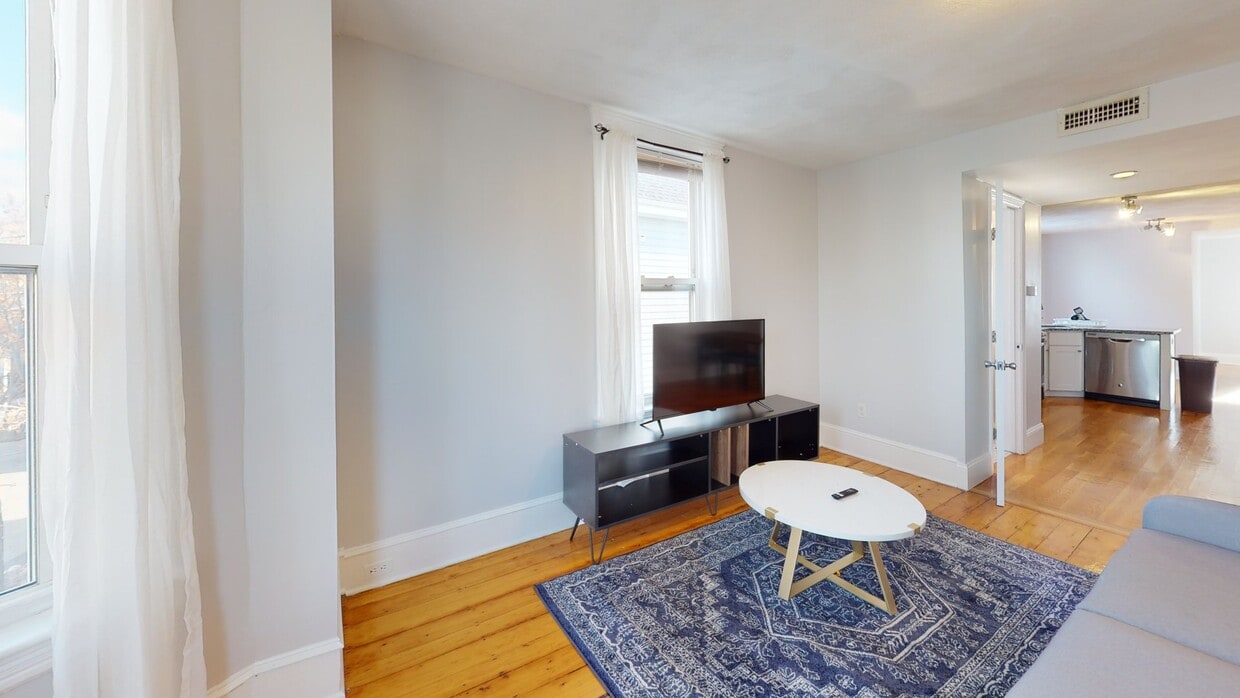 Photo - Private bedroom in 4 bed/1.5 bath Home