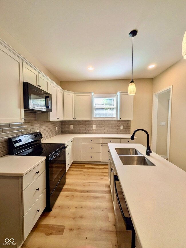 Photo - 3256 Ruckle St