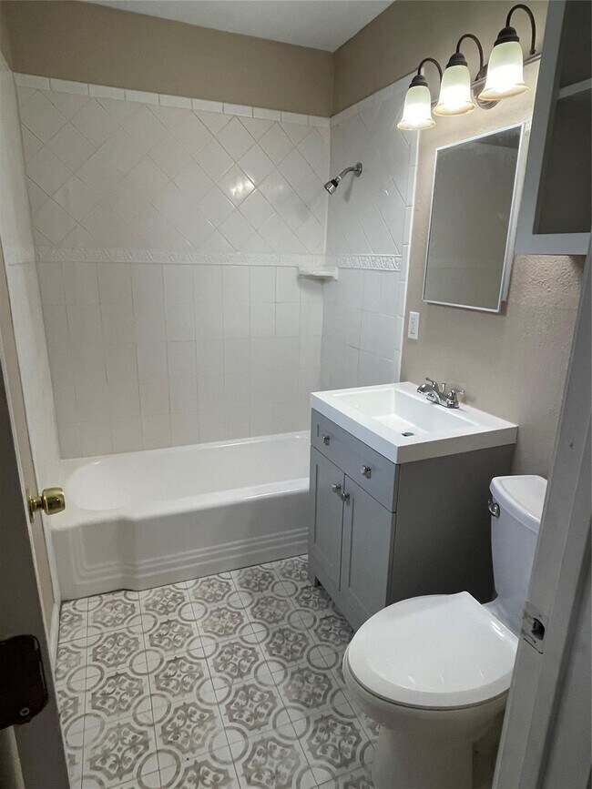 Photo - 1914 Larrabee St Unit 1