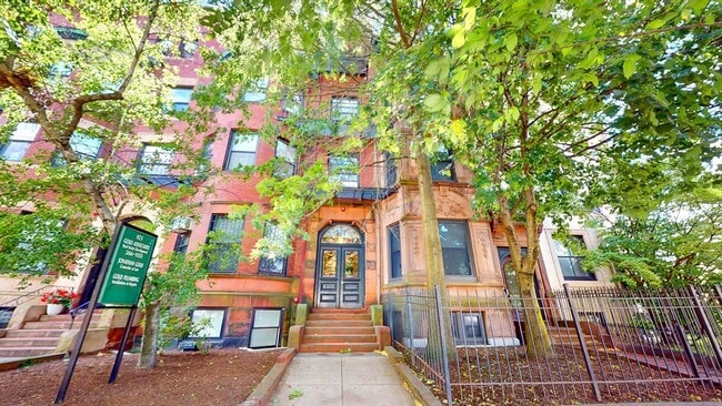 Building Photo - 873 Beacon St Unit B1