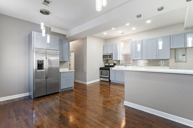 Photo - 6540 S Maryland Ave Unit 2