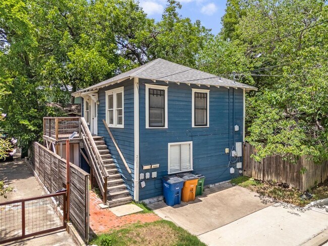 Photo - 2102 Brackenridge St