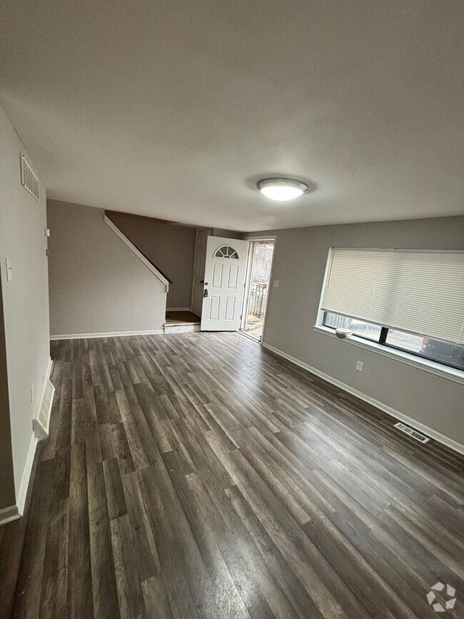 Building Photo - Spacious 2 Bedroom Newly renovated townhou... Rental