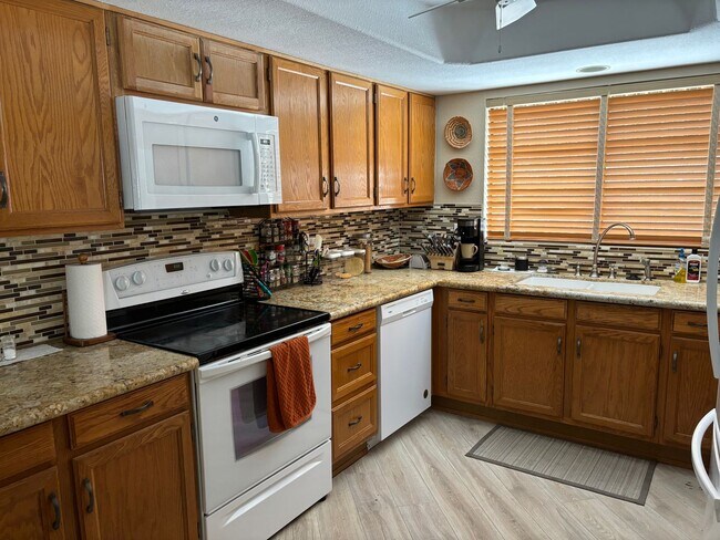 1808 Leisure World