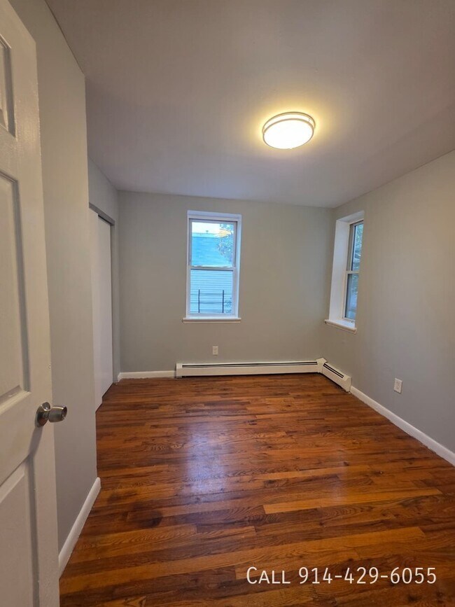 Building Photo - 64 Jackson St