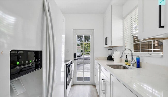 Photo - 1400 NE 4th Ct