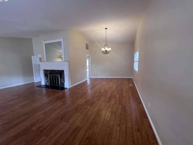 Photo - 1026 Innsbruck St