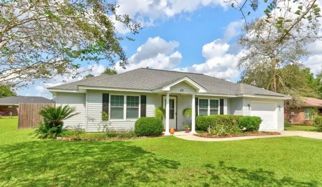 Building Photo - Charming 3 Bed / 2 Bath Home with Split Fl...