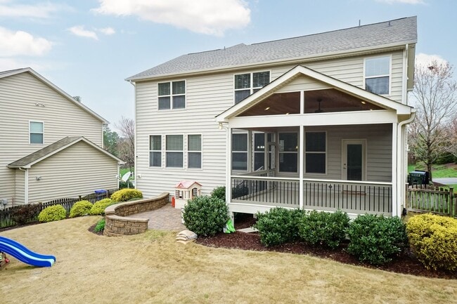 Photo - Gorgeous LARGE Family Home!