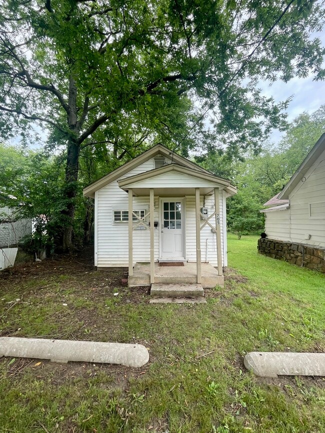 Photo - 705 N 9th St