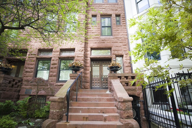 Building Photo - 1228 N Dearborn St Unit 2F