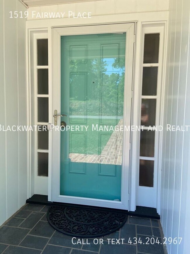 Photo - 1519 Fairway Pl