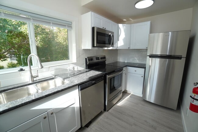 Photo - 1724 6th St S