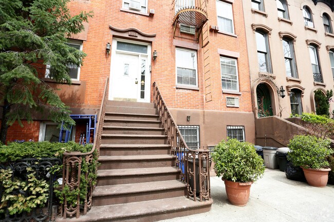 283 Sackett St