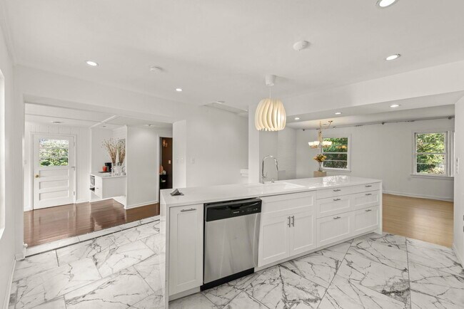354 Indian Dr