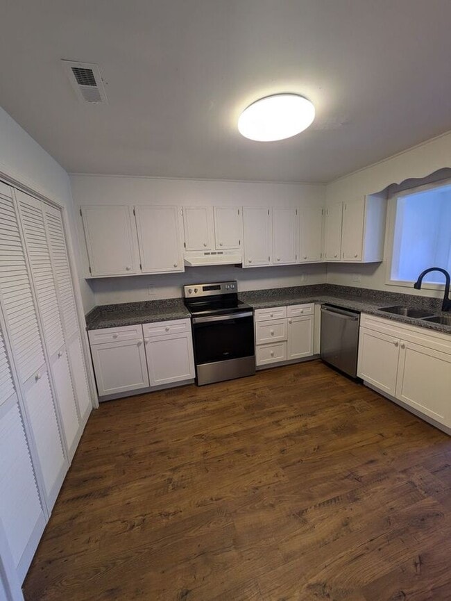 Photo - 2BD/1.5BA End Unit Townhome in Mimosa Gardens