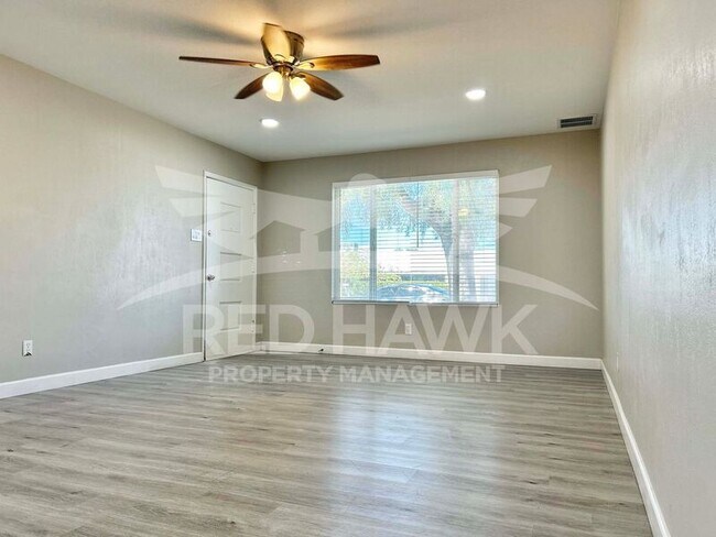 Photo - 117 W Del Rio Dr