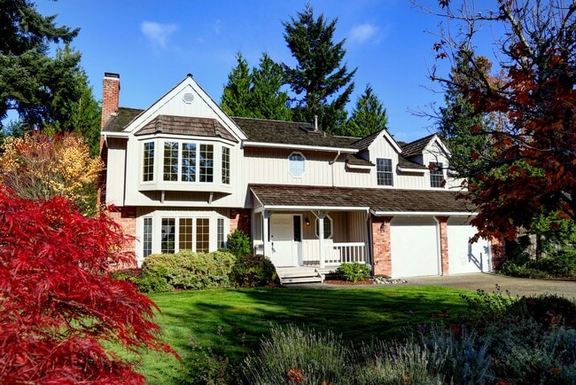 Building Photo - 5Bd/2.5Ba Bellevue Home