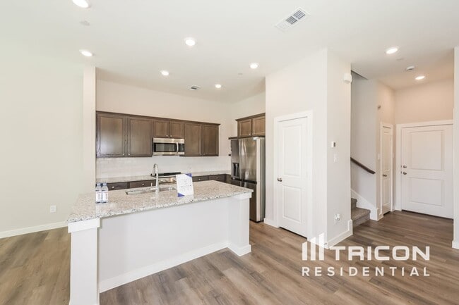 Photo - 206 Ledburn Ct
