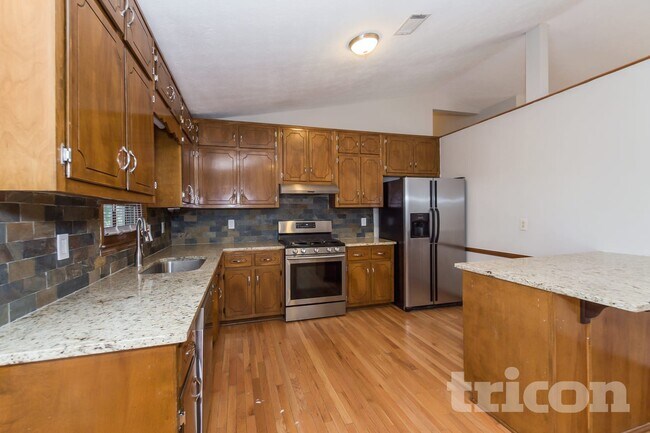 Photo - 184 Hickory View Dr