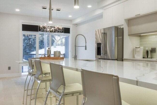 Photo - 13927-13102 102 Ave NW