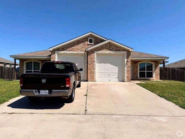 Building Photo - 3802 John Chisholm Loop Unit B Rental