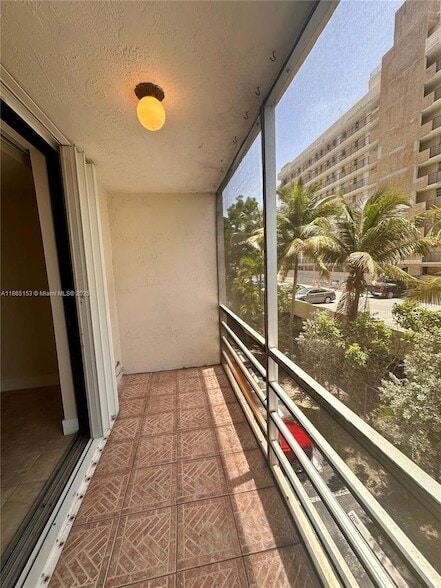 Photo - 2935 NE 163rd St Unidad 3P