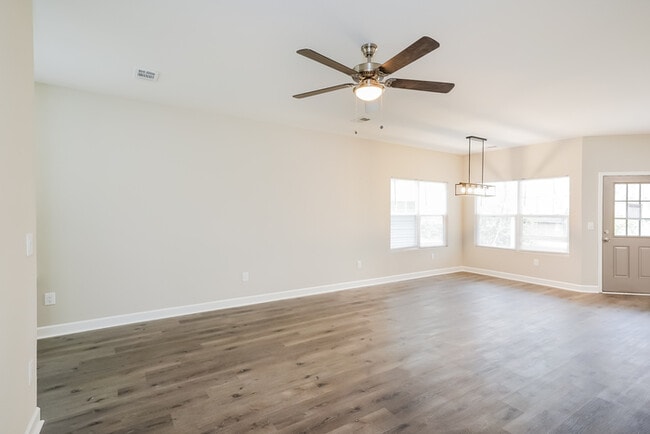 Photo - 506 Highland Ct