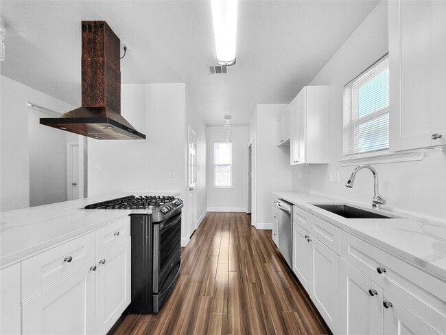 Building Photo - 8135 Chateau St