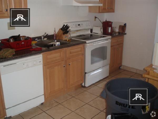 Building Photo - 5 bedroom in Brighton MA 02135 Unit 3 Rental