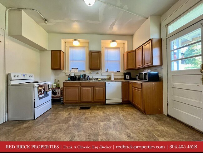 Photo - 771 Willey St