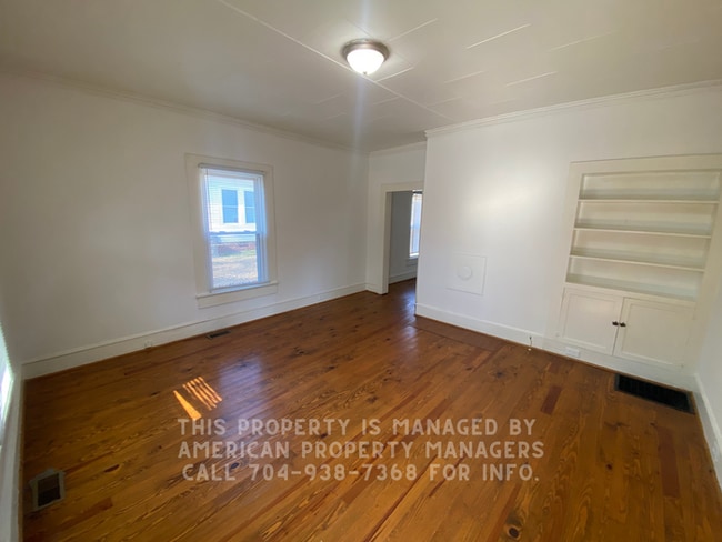 Photo - 605 E 10th St