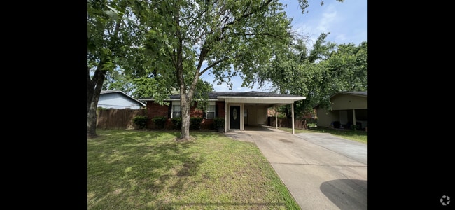 Building Photo - 2 Bed 1 Bath House