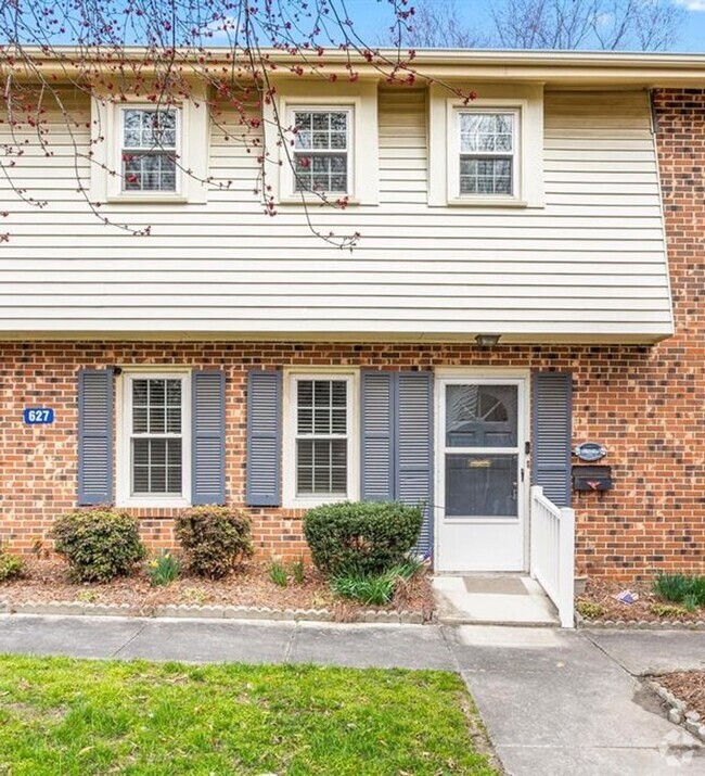 Building Photo - Now available!! – 672 W Front St, Unit C, ... Rental