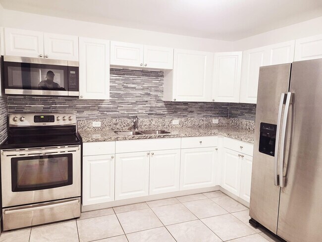 Photo - 2330 Taft St Unit 4